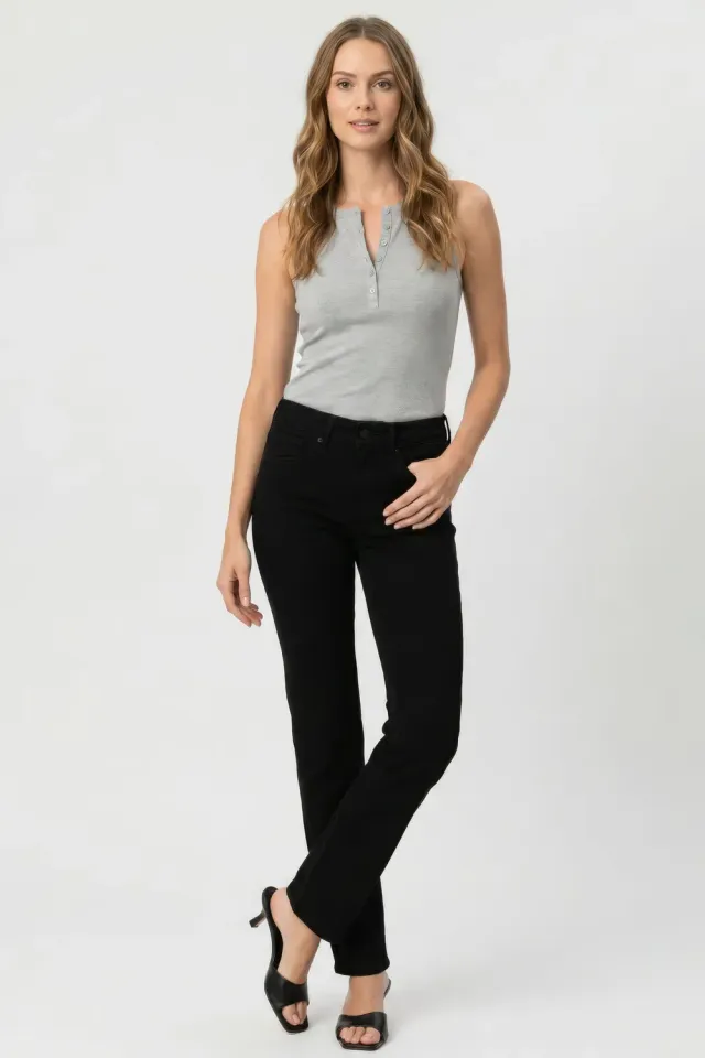 NYDJ Marilyn Straight Jeans Petite Schwarz gerade
