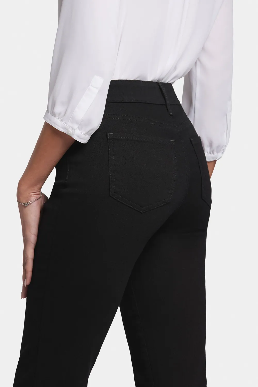 NYDJ Blake Slim Flared Jeans Petite Schwarz High-Rise
