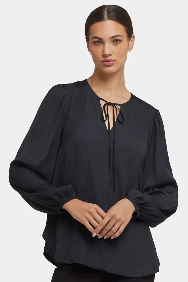 NYDJ Elsie Bluse Schwarz Satin Schlupfbluse