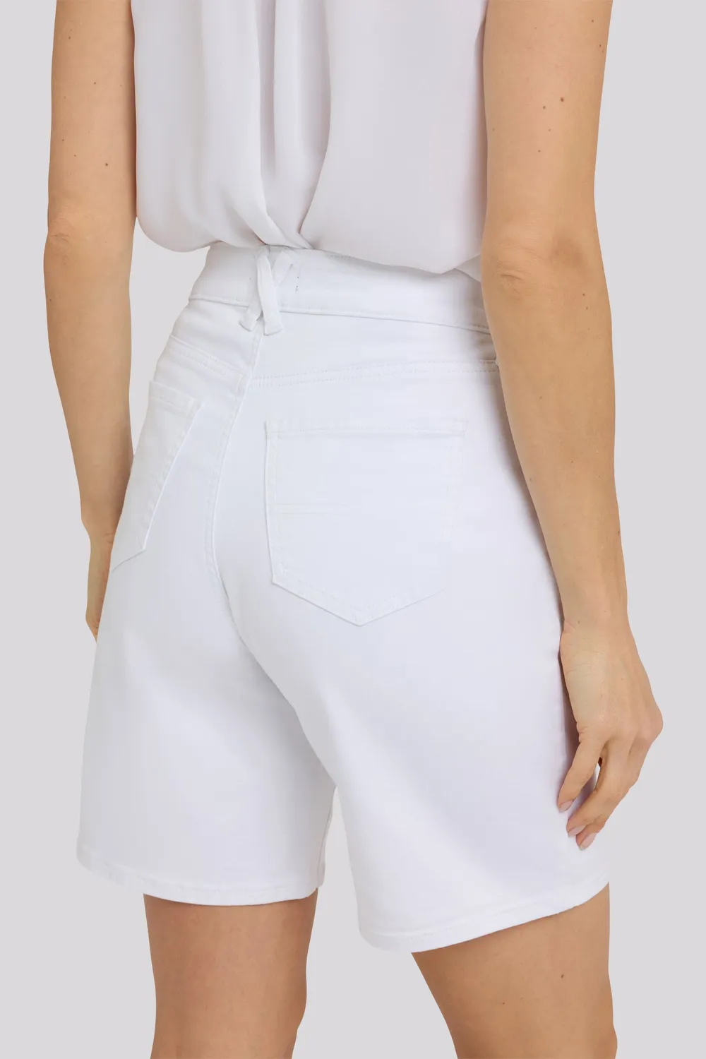 NYDJ Erin Relaxed Denim Shorts Optic White lockerer Schnitt
